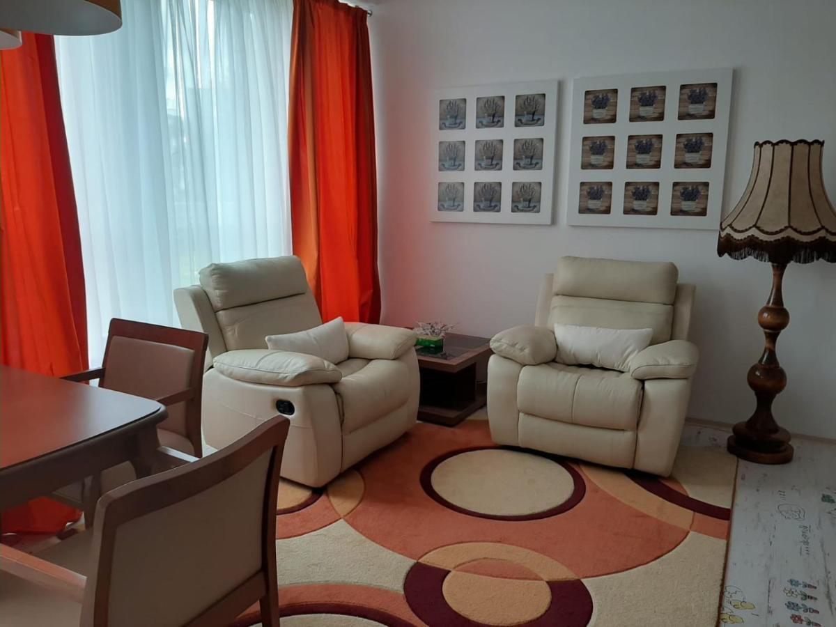 Zluty Apartman A6 V Chomutove Apartment Ngoại thất bức ảnh