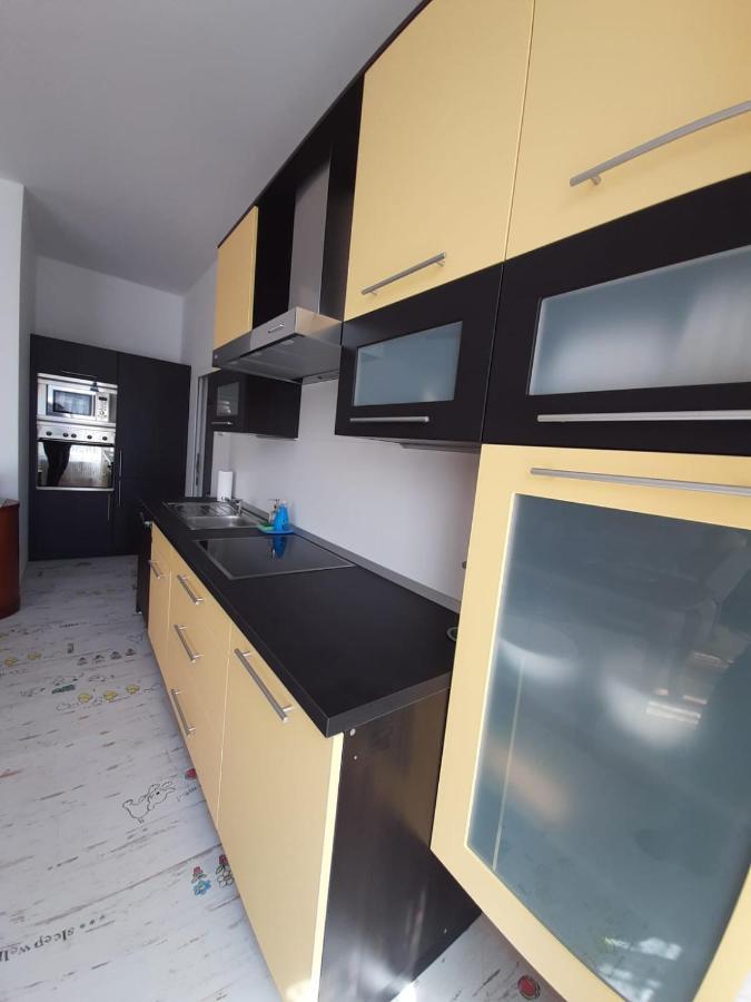 Zluty Apartman A6 V Chomutove Apartment Ngoại thất bức ảnh