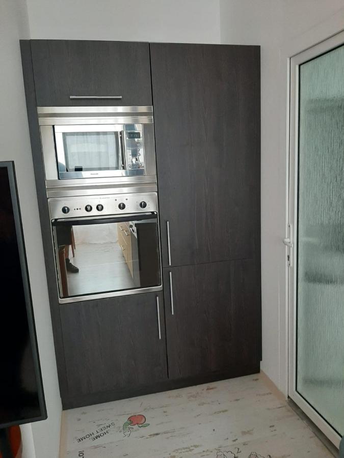 Zluty Apartman A6 V Chomutove Apartment Ngoại thất bức ảnh