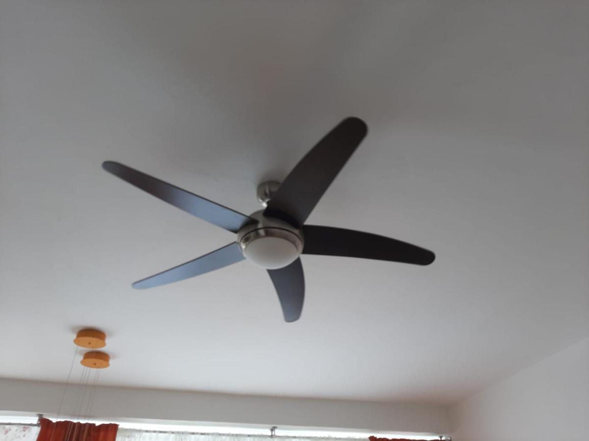 Zluty Apartman A6 V Chomutove Apartment Ngoại thất bức ảnh